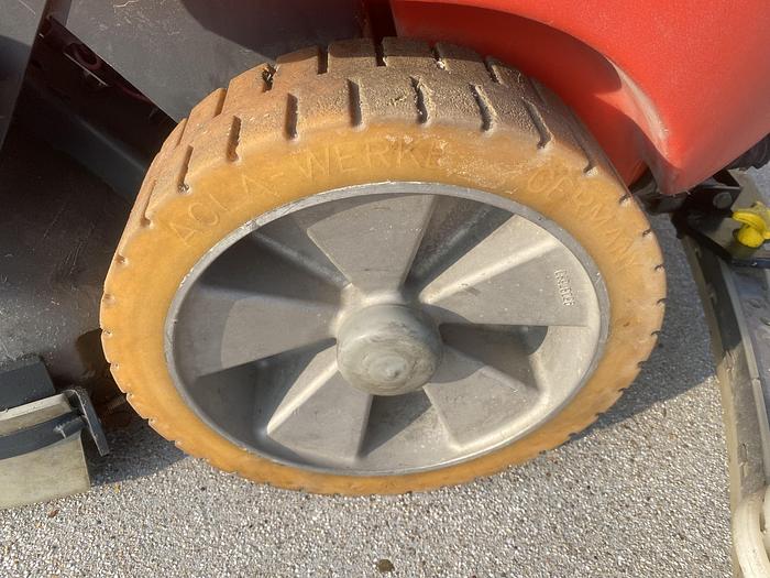 Gebruikt Hako Hakomatic B750R, Schrobmachine