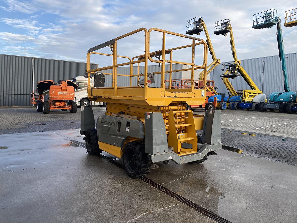 Gebruikt Haulotte Compact 12DX, Schaar hoogwerker, 4X4 Diesel