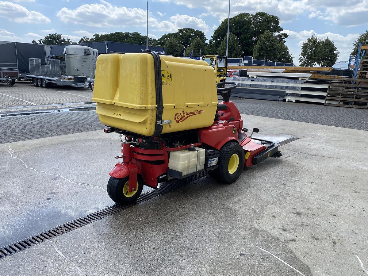 Gebruikt 2001 Gianni Ferrari PG180, veegmachine