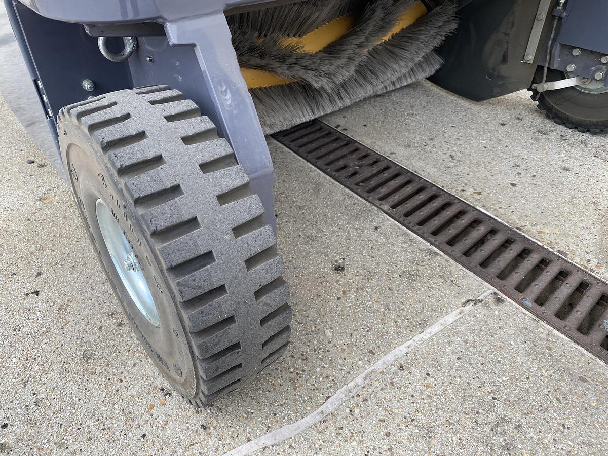 Gebruikt 2010 Dulevo 1100 EH, Veegmachine, Hoogkieper