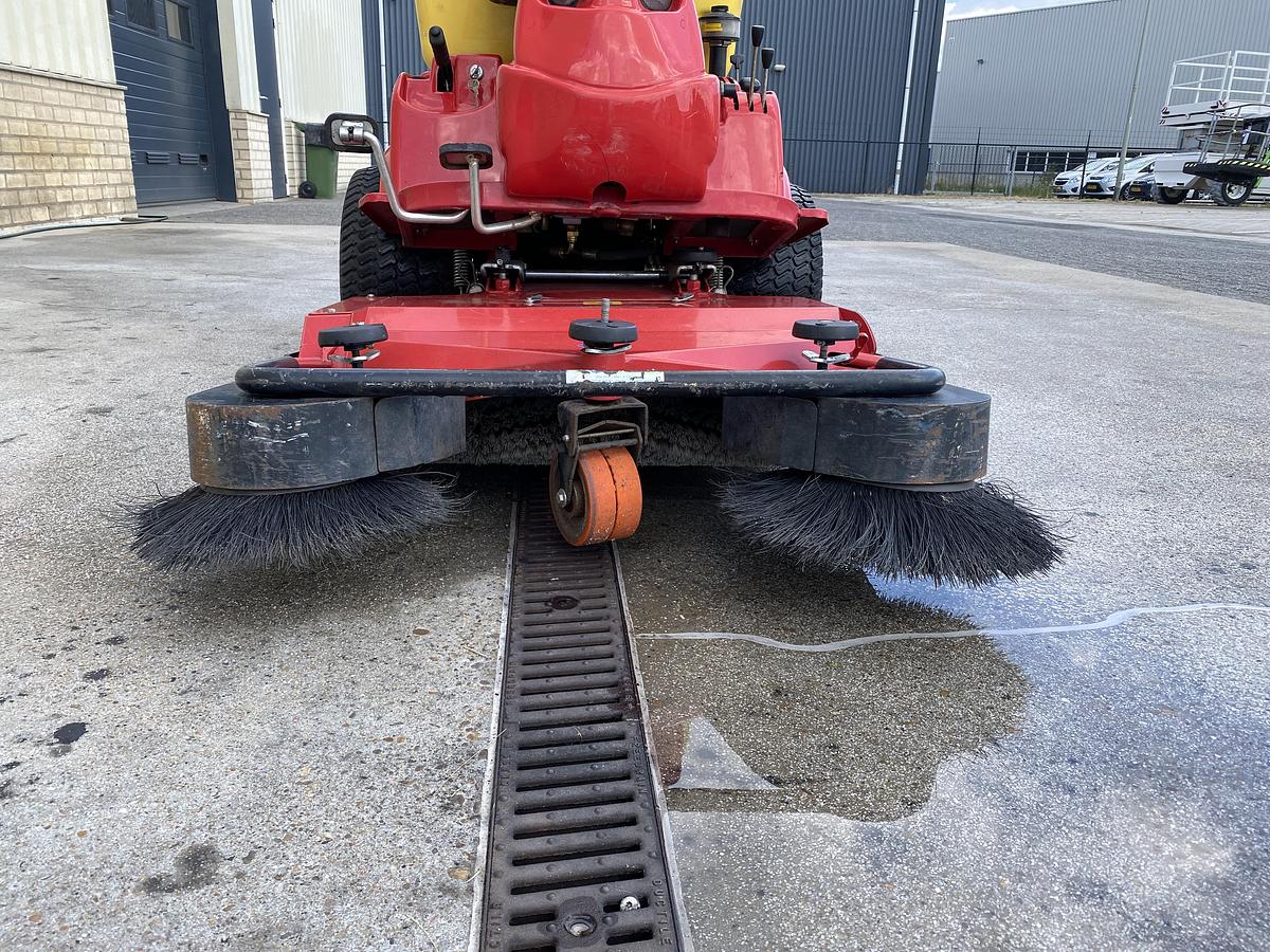 Gebruikt 2001 Gianni Ferrari PG180, veegmachine