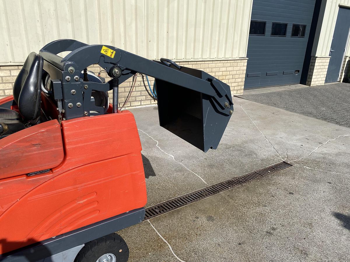Gebruikt 2015 Hako Sweepmaster P980 RH, Veegmachine