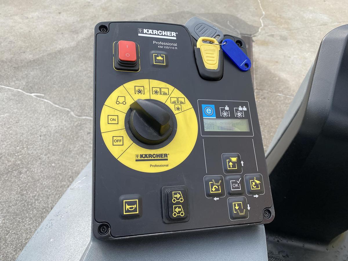 Gebruikt 2015 Karcher KM 105/110 R Bp, Veegmachine, hoogkieper