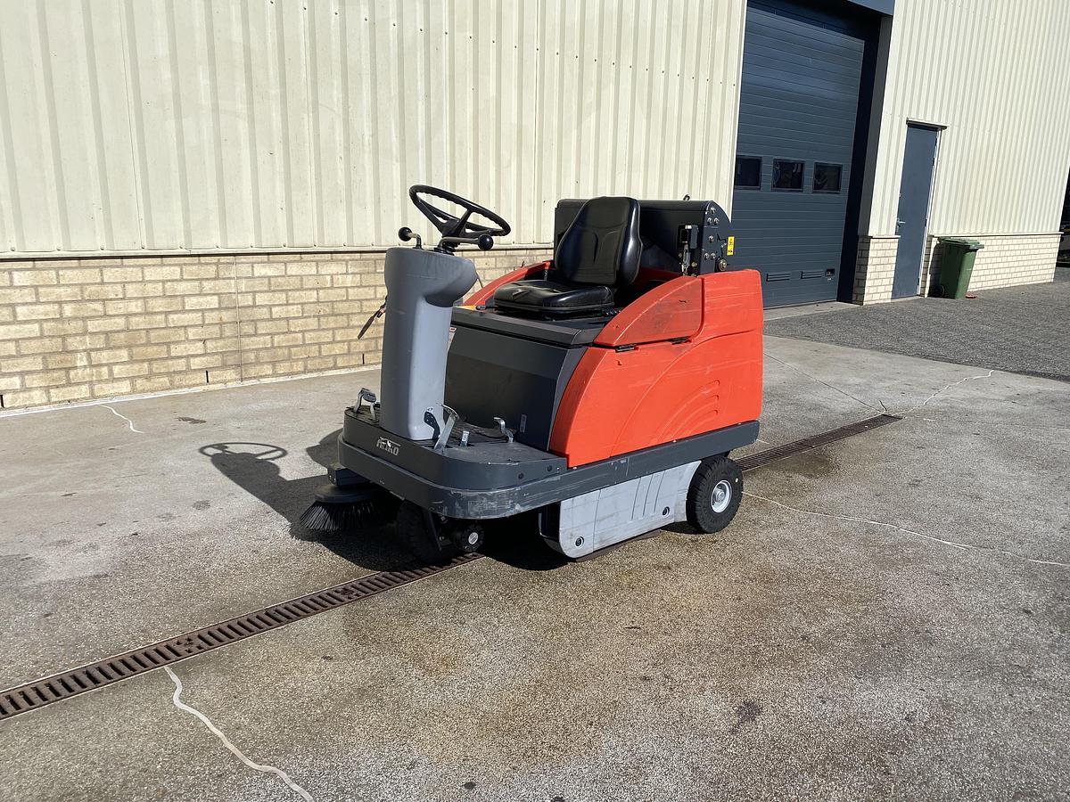 Gebruikt 2015 Hako Sweepmaster P980 RH, Veegmachine