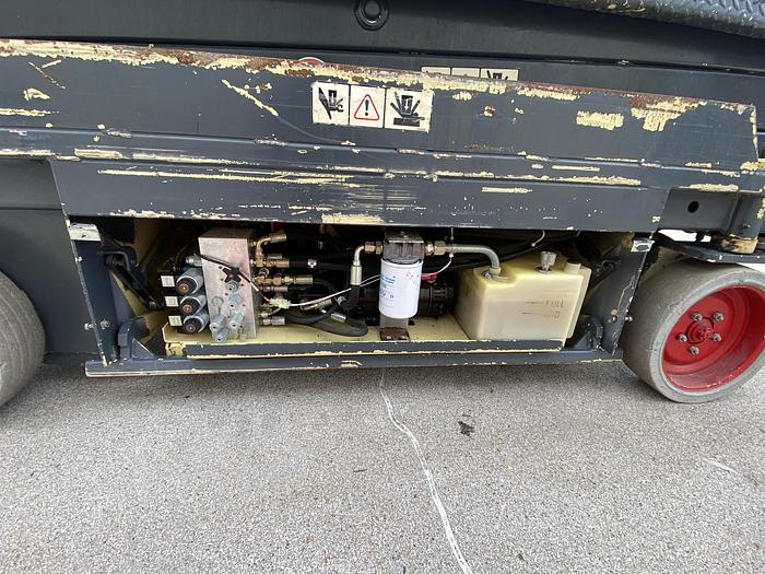 Gebruikt 1998 JLG 2033-E, Schaar hoogwerker, 8 meter