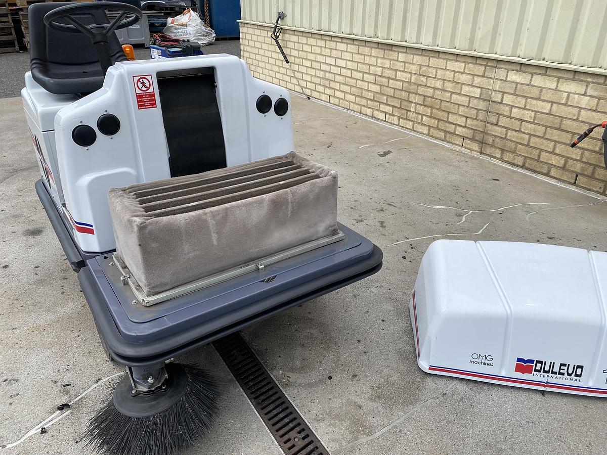 Gebruikt 2010 Dulevo 1100 EH, Veegmachine, Hoogkieper