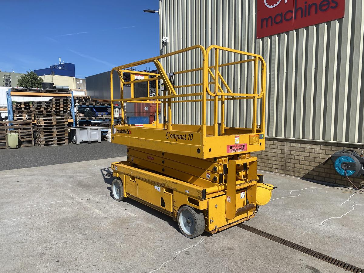 Gebruikt 2011 Haulotte Compact 10, Schaar hoogwerker