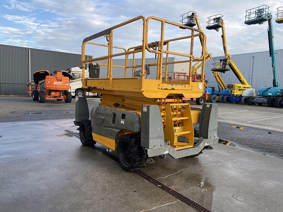 Gebruikt Haulotte Compact 12DX, Schaar hoogwerker, 4X4 Diesel
