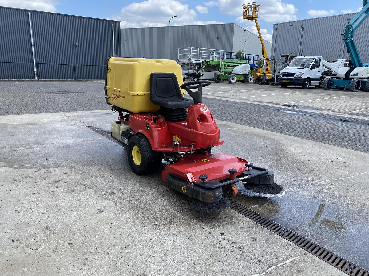 Gebruikt 2001 Gianni Ferrari PG180, veegmachine