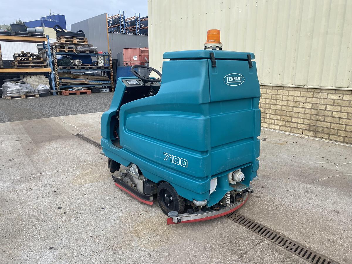 Gebruikt 2005 Tennant 7100, Schrobmachine, 85 cm