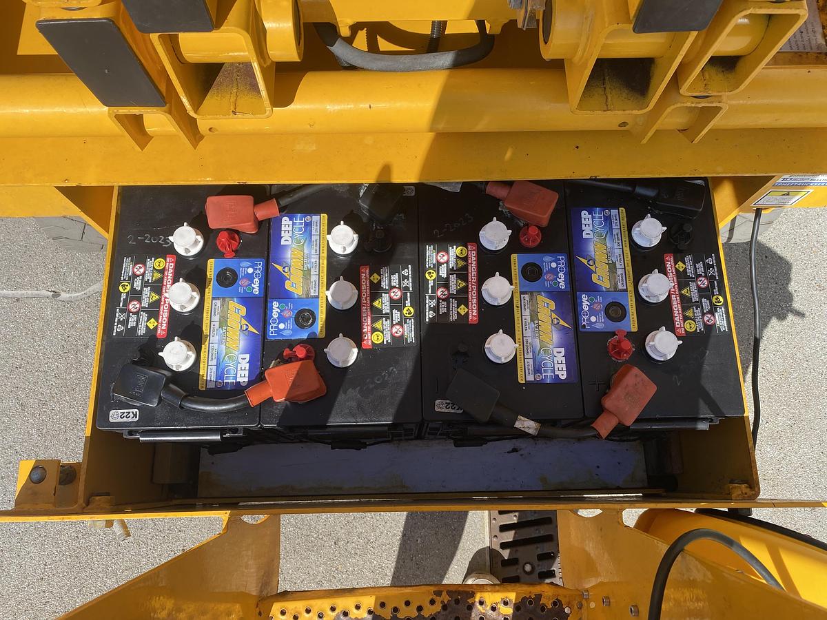 Gebruikt 2011 Haulotte Compact 10, Schaar hoogwerker