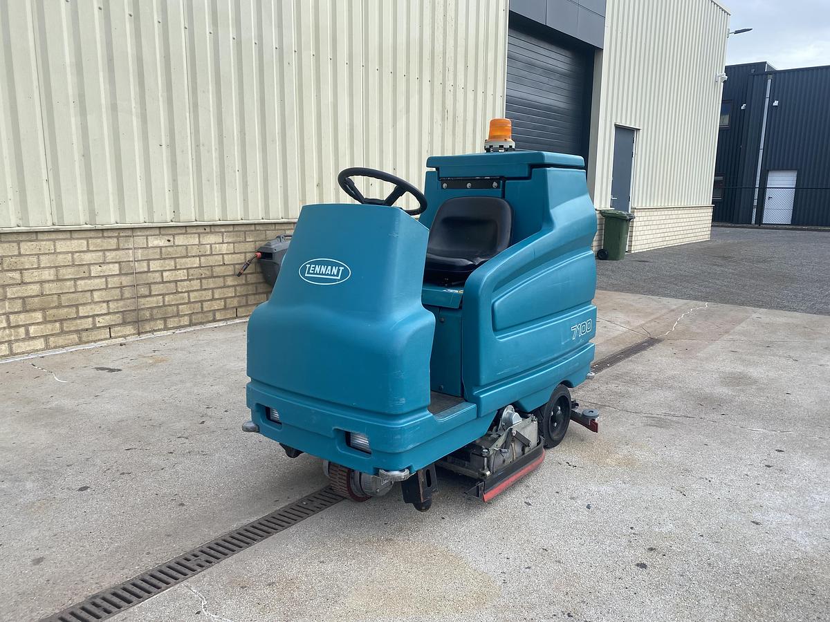 Gebruikt 2005 Tennant 7100, Schrobmachine, 85 cm