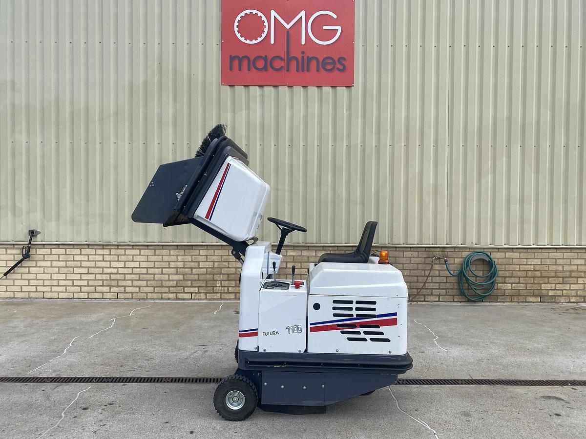 Gebruikt 2010 Dulevo 1100 EH, Veegmachine, Hoogkieper