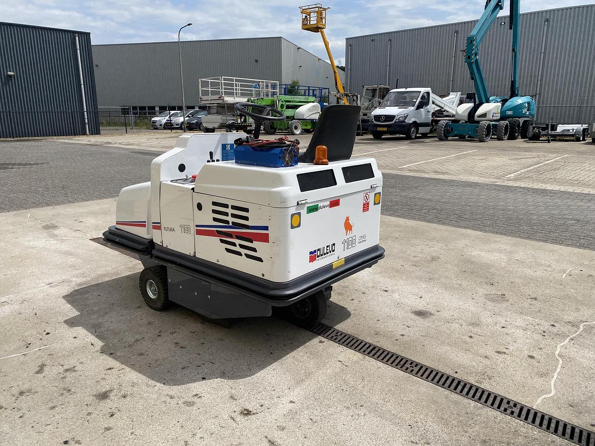 Gebruikt 2010 Dulevo 1100 EH, Veegmachine, Hoogkieper