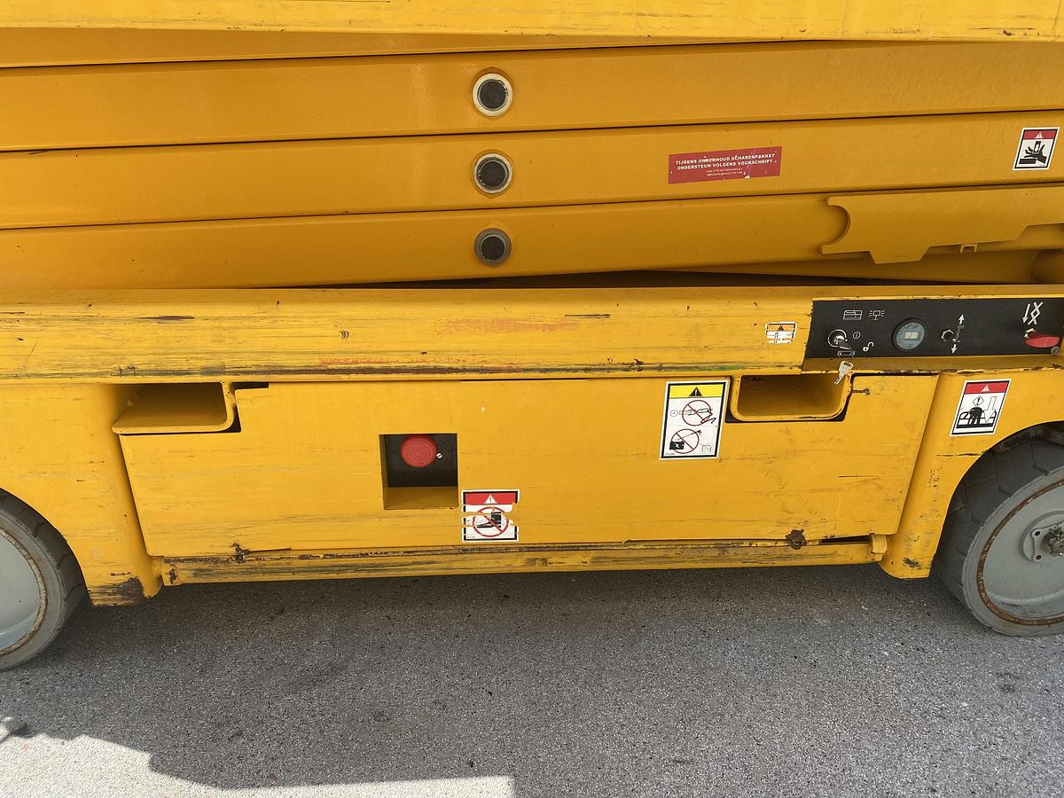 Gebruikt 2011 Haulotte Compact 10, Schaar hoogwerker