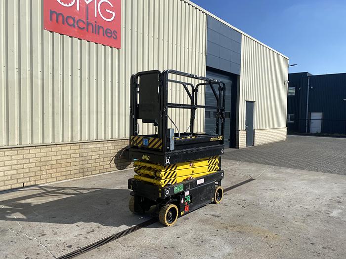 Gebruikt 2007 Airo Micra 600, Schaar hoogwerker, 8 meter