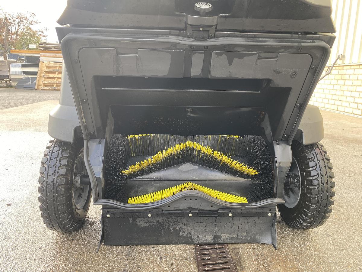 Gebruikt 2015 Karcher KM 105/110 R Bp, Veegmachine, hoogkieper