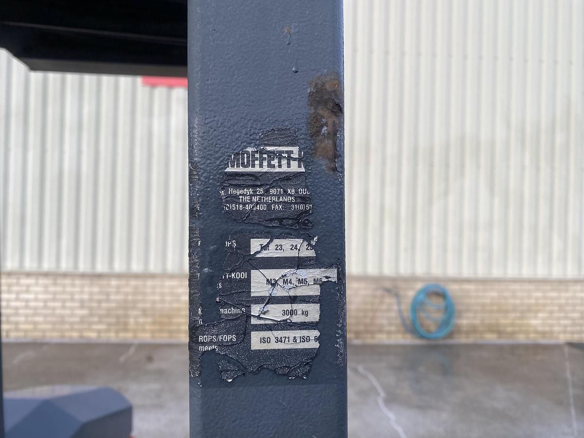 Gebruikt 2006 Moffett M4 25.3 / Kooiaap