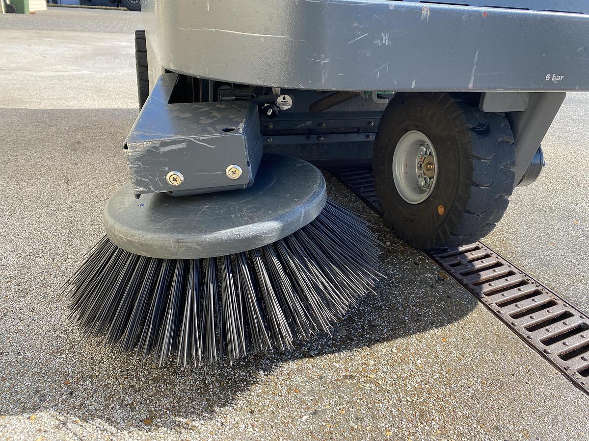 Gebruikt 2015 Hako Sweepmaster P980 RH, Veegmachine