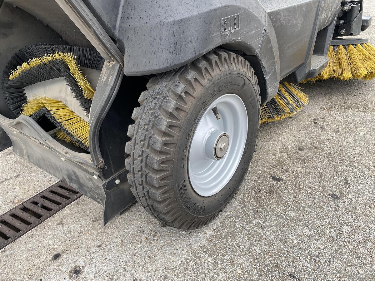 Gebruikt 2015 Karcher KM 105/110 R Bp, Veegmachine, hoogkieper