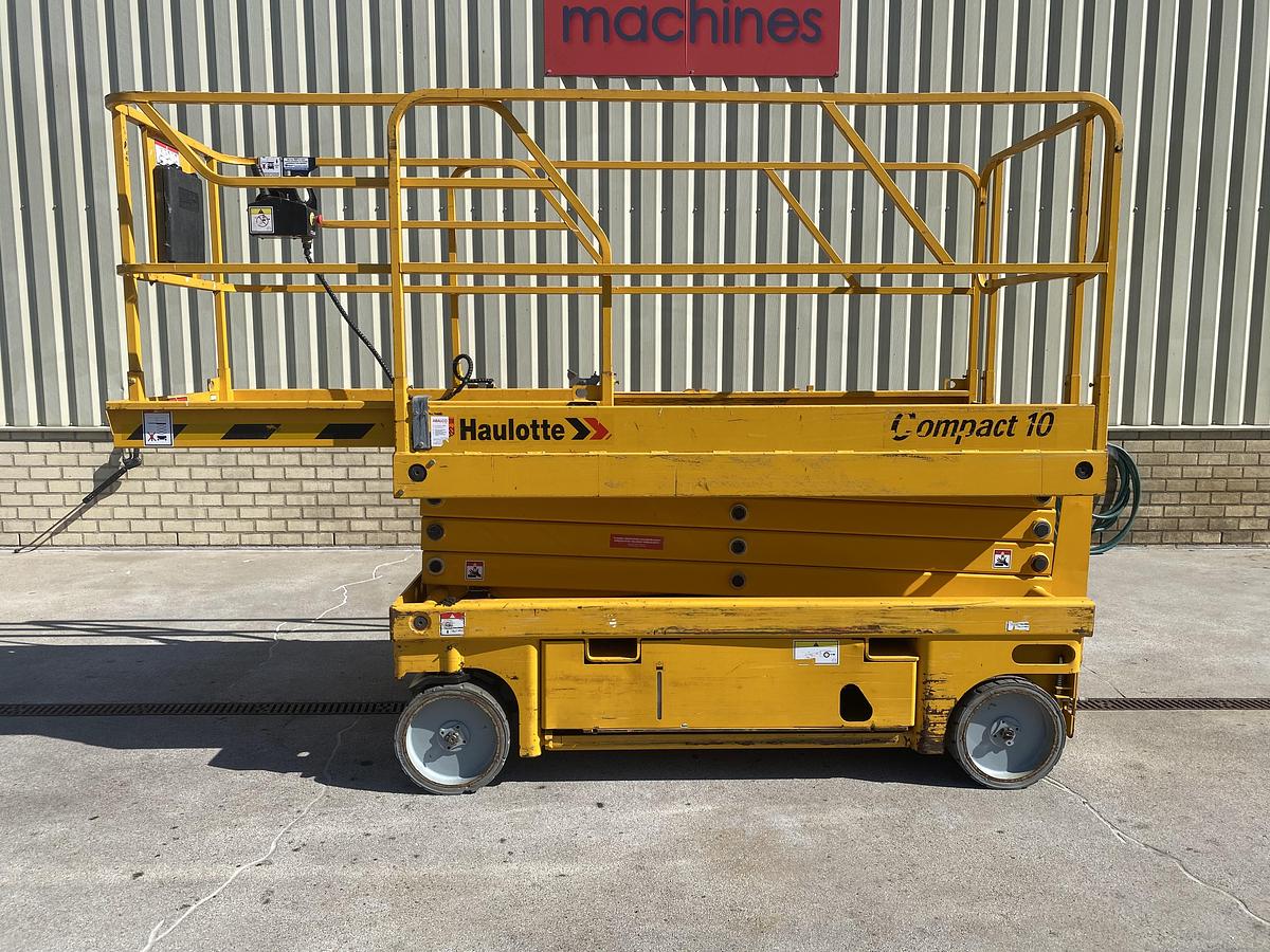 Gebruikt 2011 Haulotte Compact 10, Schaar hoogwerker