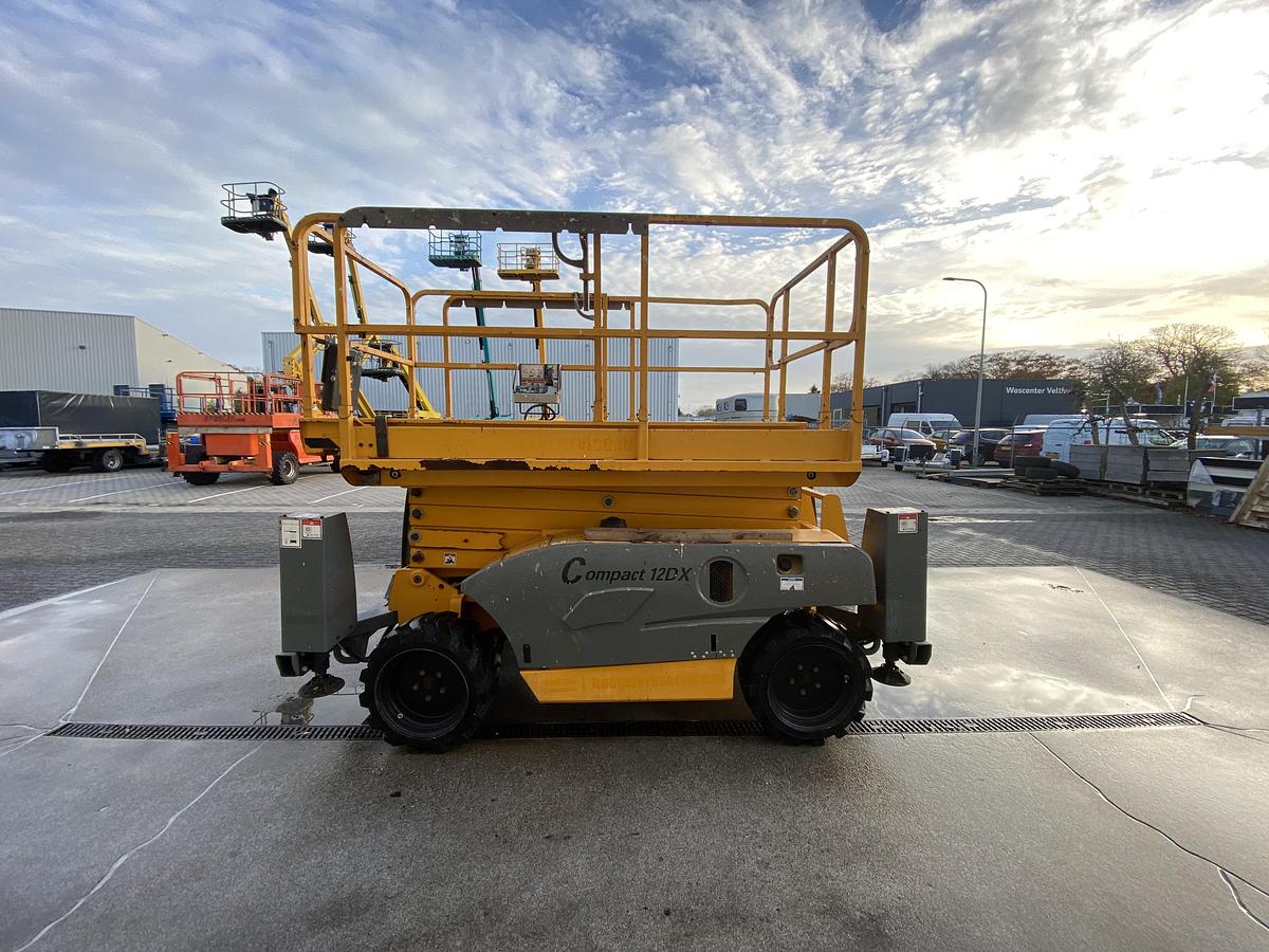 Gebruikt Haulotte Compact 12DX, Schaar hoogwerker, 4X4 Diesel