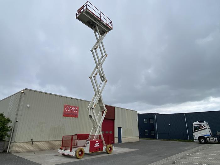 Gebruikt 2002 Airo SF1380-E, Schaar hoogwerker, 16 meter
