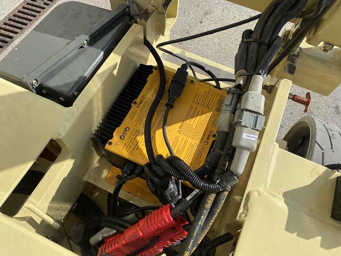 Gebruikt 2011 JLG 1930ES, Schaar hoogwerker, 8 meter