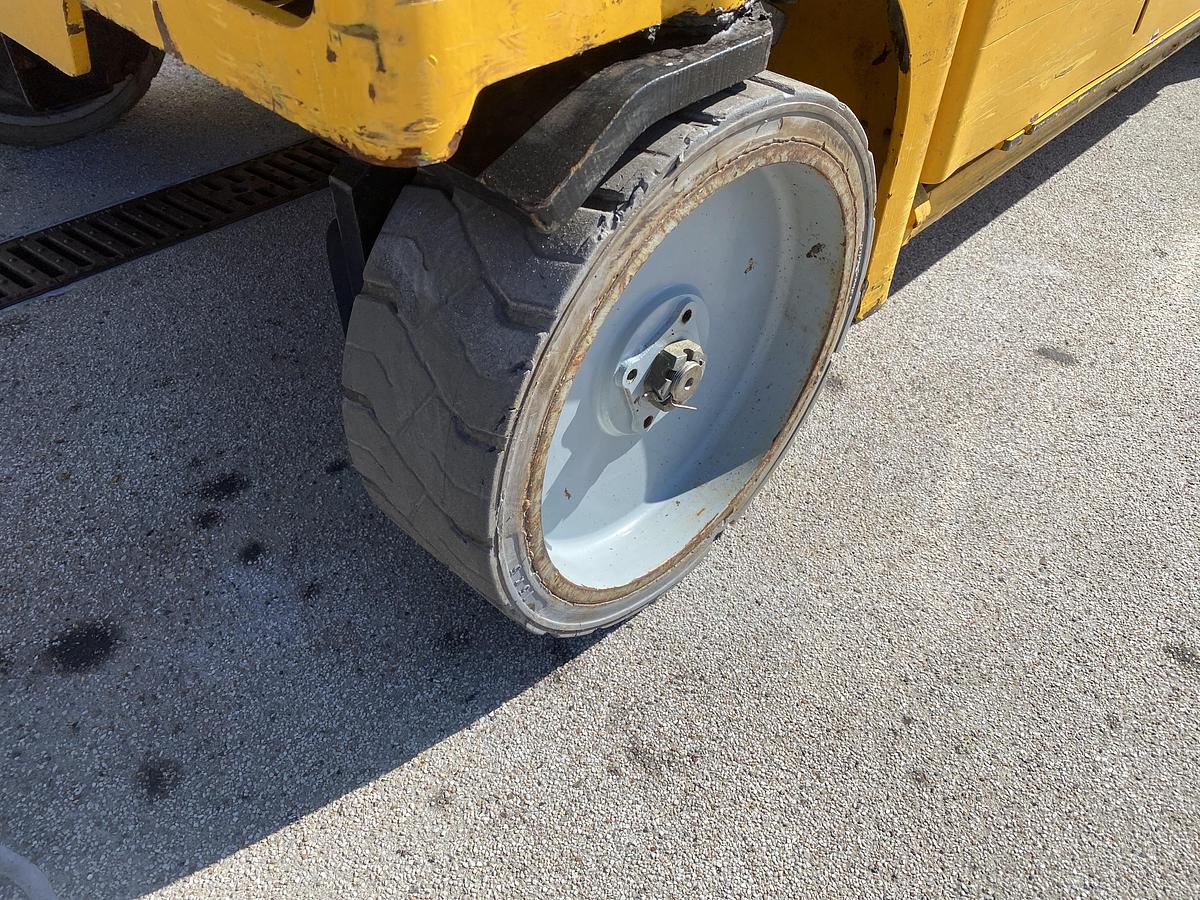 Gebruikt 2011 Haulotte Compact 10, Schaar hoogwerker