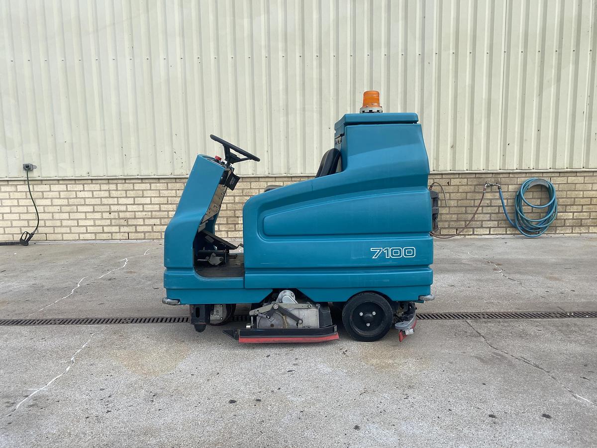 Gebruikt 2005 Tennant 7100, Schrobmachine, 85 cm