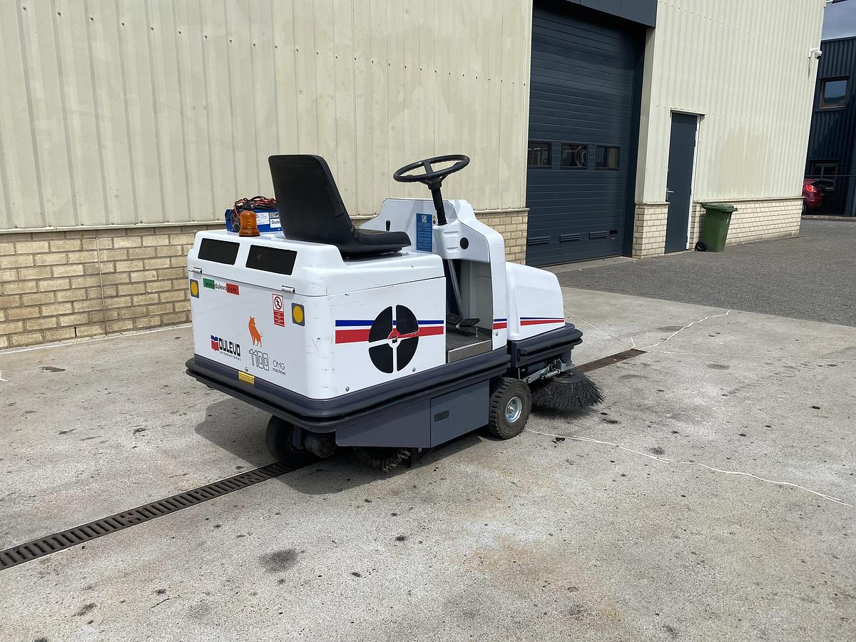 Gebruikt 2010 Dulevo 1100 EH, Veegmachine, Hoogkieper