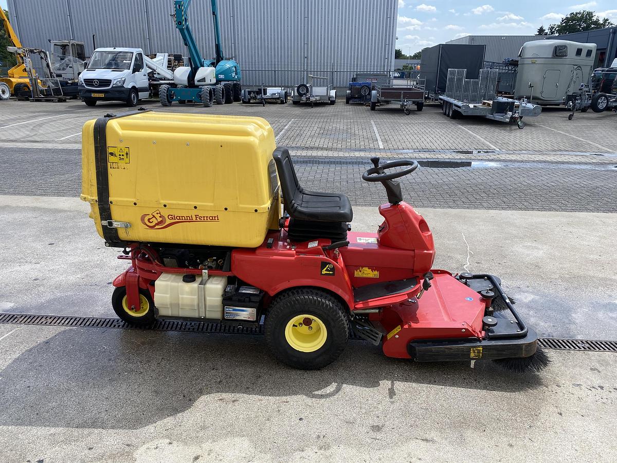 Gebruikt 2001 Gianni Ferrari PG180, veegmachine