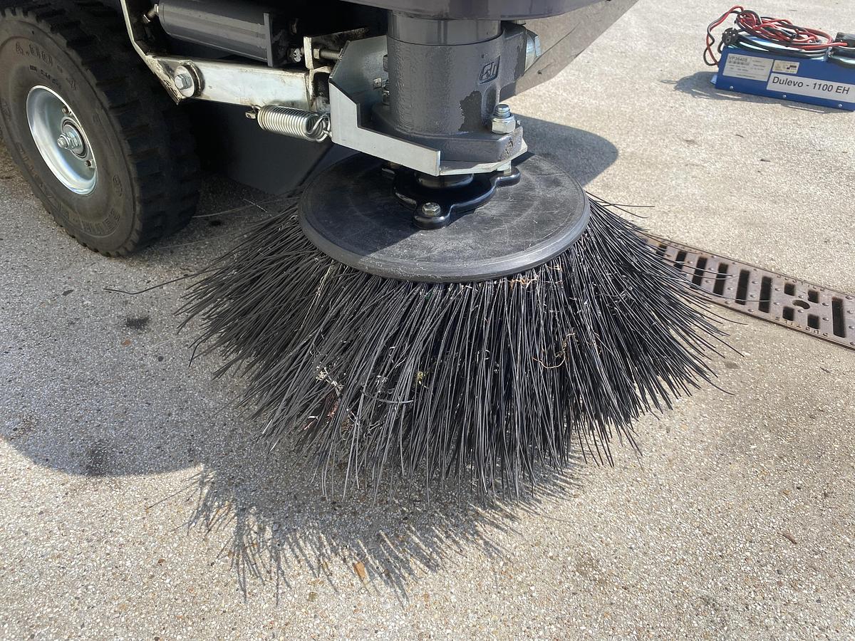 Gebruikt 2010 Dulevo 1100 EH, Veegmachine, Hoogkieper