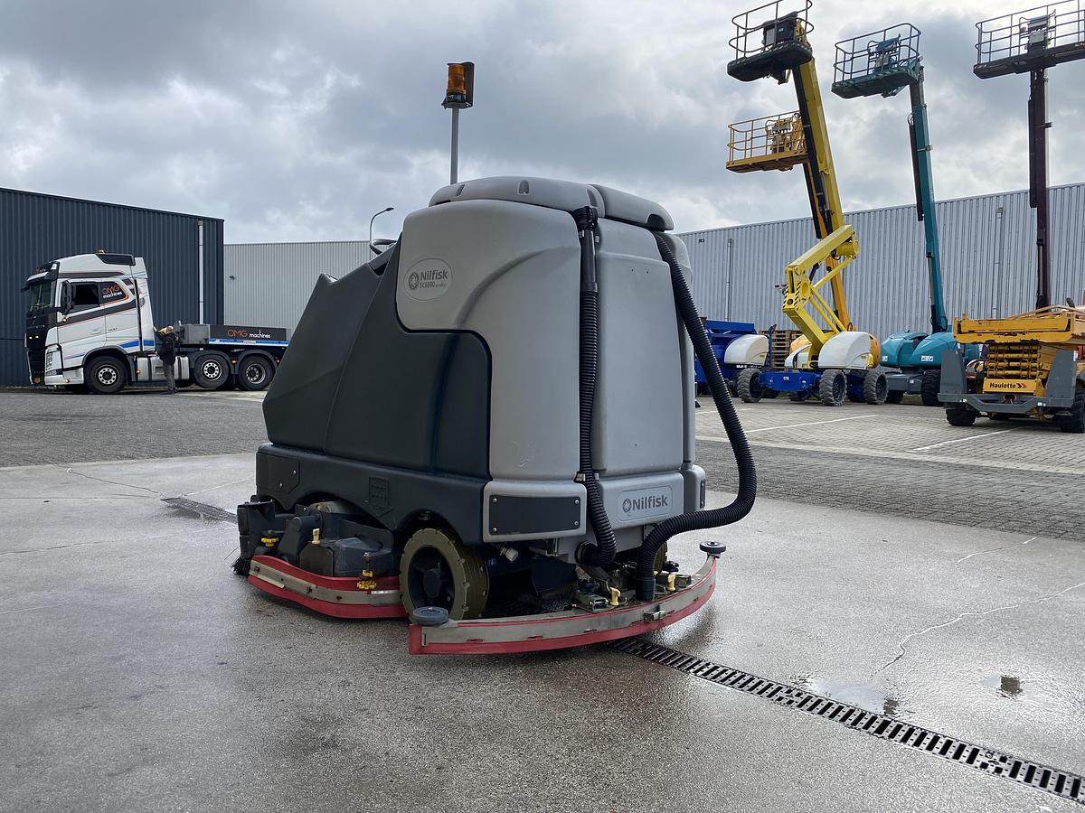 Gebruikt 2021 Nilfisk SC6500 1300C, Veeg- Schrobmachine