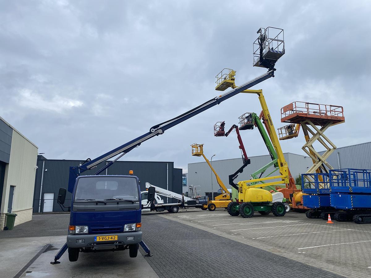 Gebruikt 2002 Oil & Steel Scorpion 130, Autohoogwerker, 13 meter