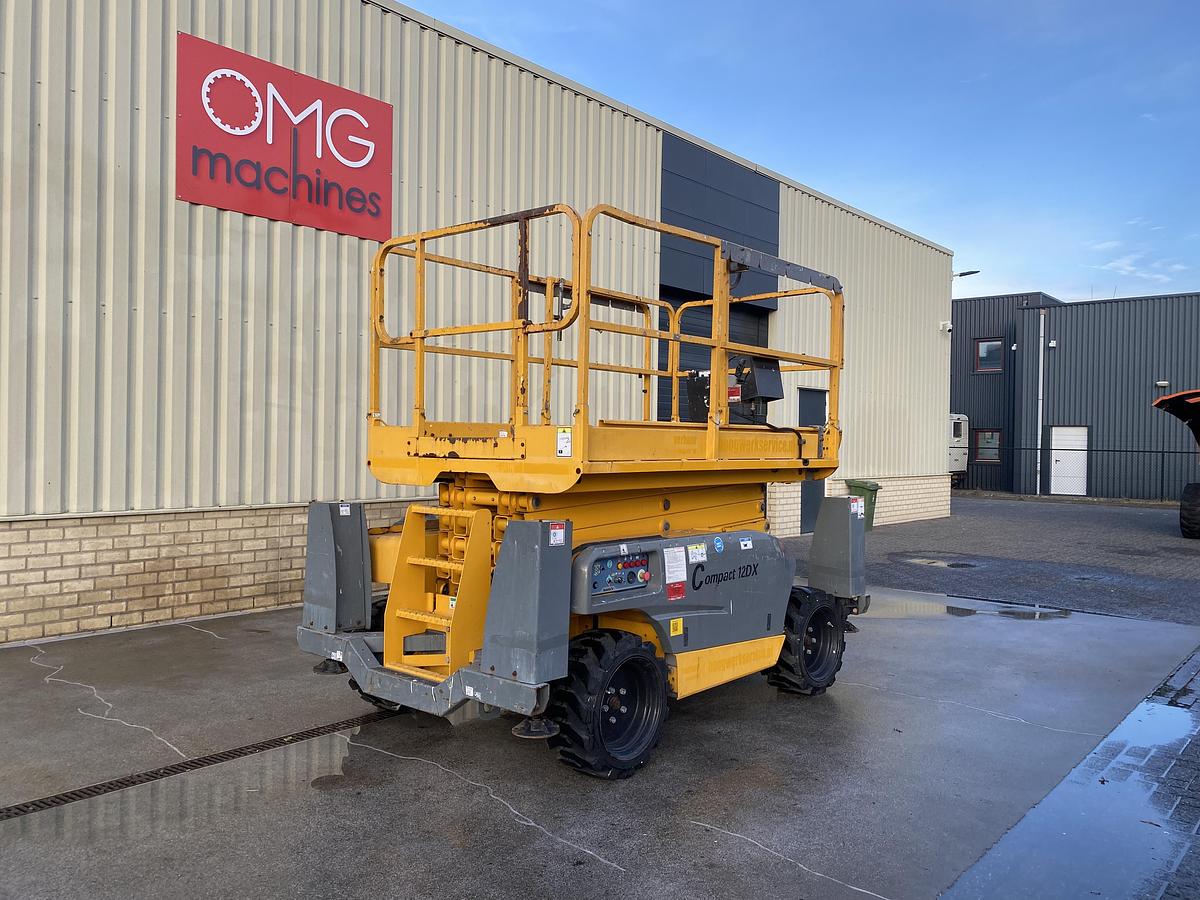 Gebruikt Haulotte Compact 12DX, Schaar hoogwerker, 4X4 Diesel