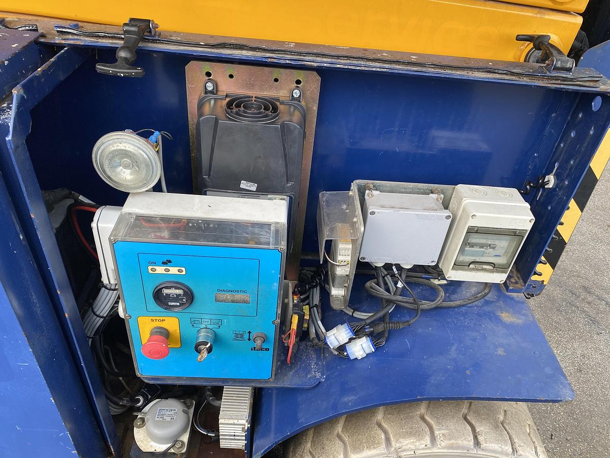 Gebruikt 2008 Iteco IT12151, Schaar hoogwerker, 14 meter