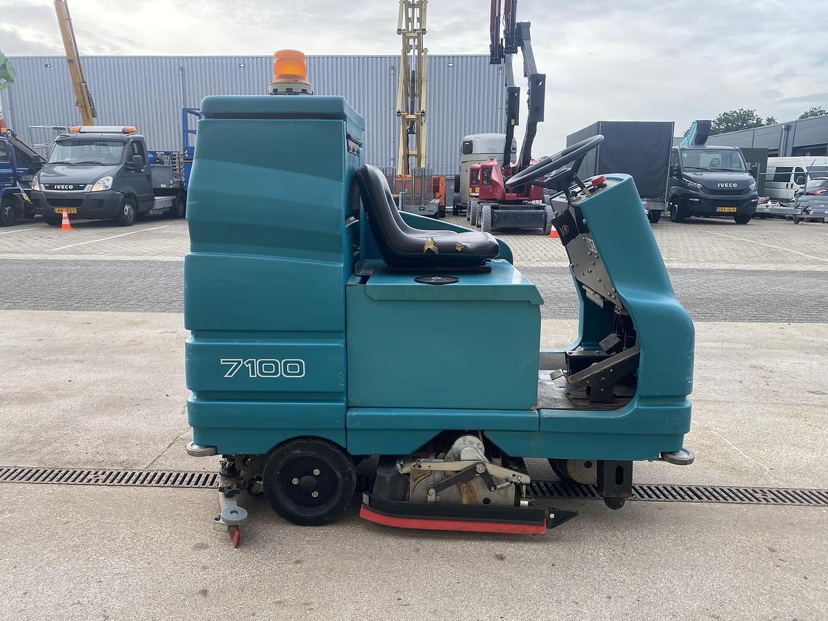Gebruikt 2005 Tennant 7100, Schrobmachine, 85 cm