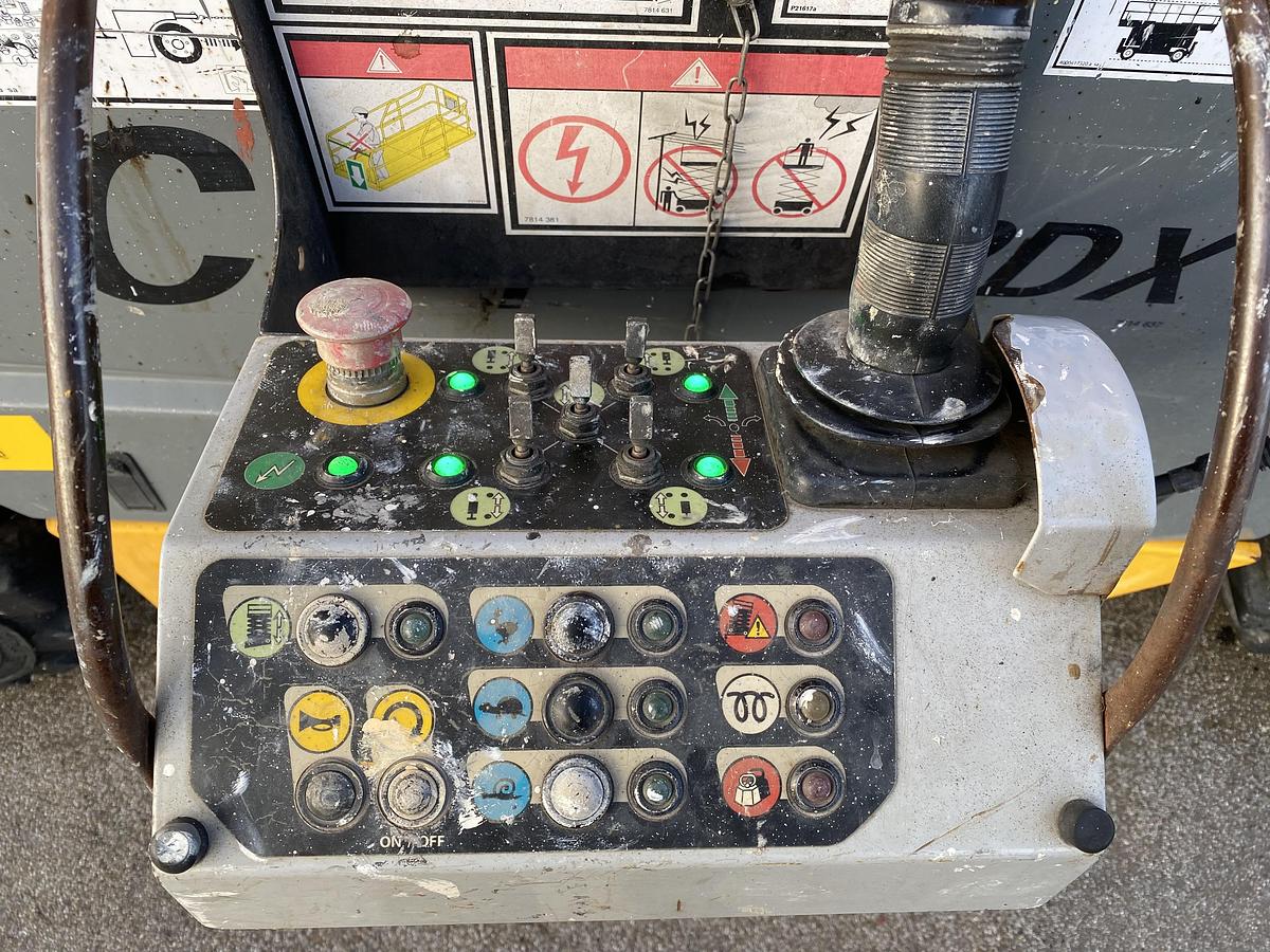 Gebruikt Haulotte Compact 12DX, Schaar hoogwerker, 4X4 Diesel