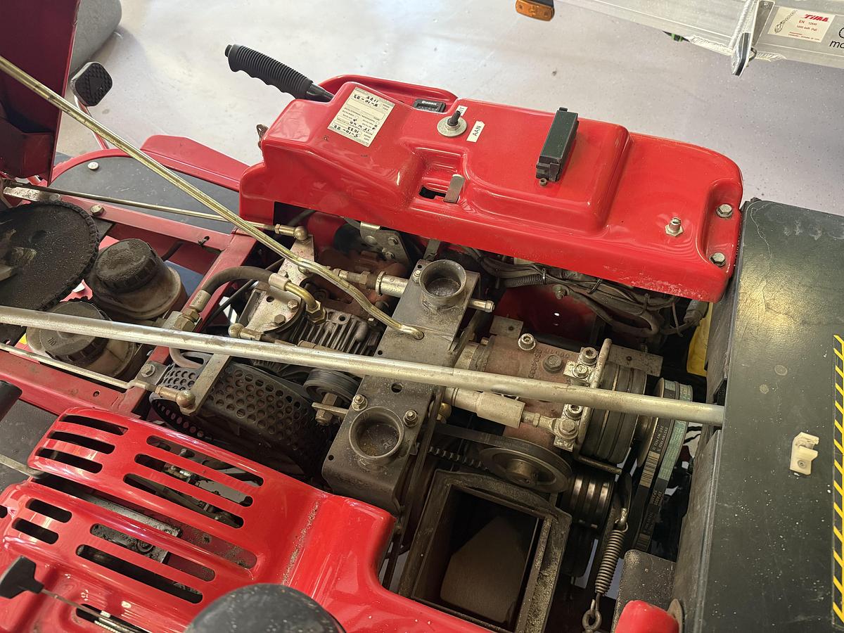 Gebruikt 2001 Gianni Ferrari PG180, veegmachine