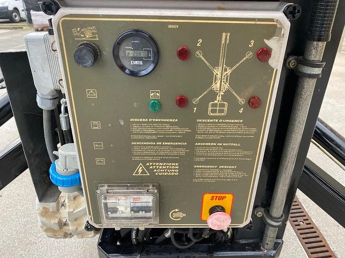 Gebruikt EasyLift R130, Spin hoogwerker, 13 meter