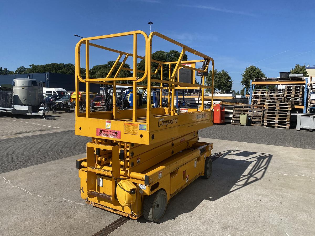 Gebruikt 2011 Haulotte Compact 10, Schaar hoogwerker