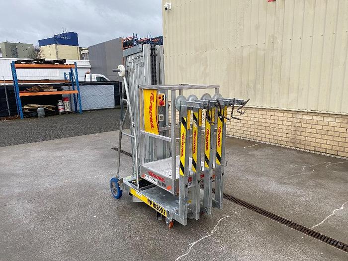 Gebruikt Faraone PK10200E, mast hoogwerker, 10 meter