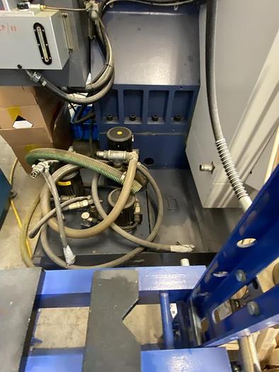 Gebraucht CNC Vertikales Bearbeitungszentrum YCM MV106A