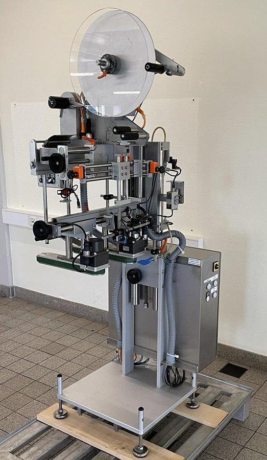 Used M 17252 D - Sonder Top labeller with side belts HERMA 400