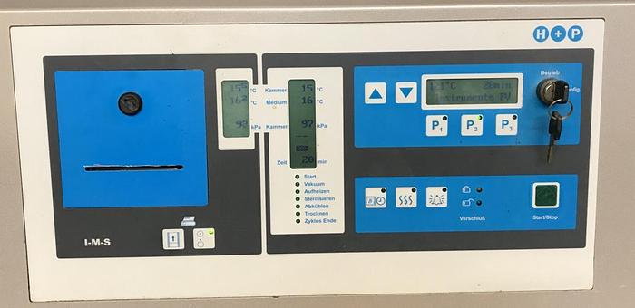 Used Q 15754 D - Steam sterilizer H+P Varioklav 135S