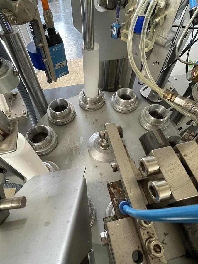 Used J 17023 D - Tube Filling and Closing Machine IWKA TFS 10