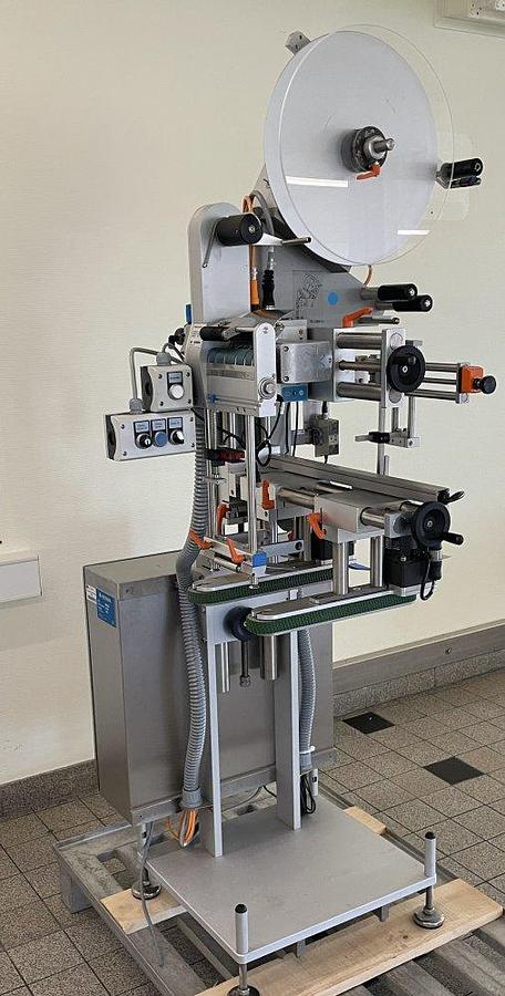 Used M 17252 D - Sonder Top labeller with side belts HERMA 400