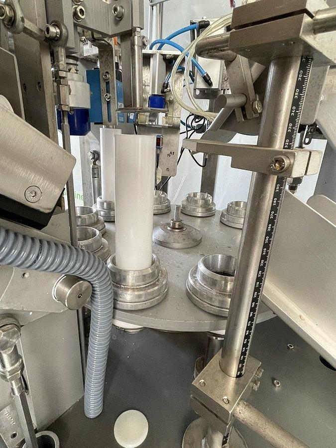 Used J 17023 D - Tube Filling and Closing Machine IWKA TFS 10