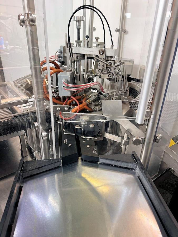 Used J 17028 E - Ampoule Filling and Closing Machine Bausch + Ströbel AFV 4015